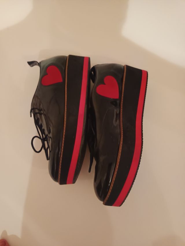 Scarpe Love Moschino nere con cuore rosso