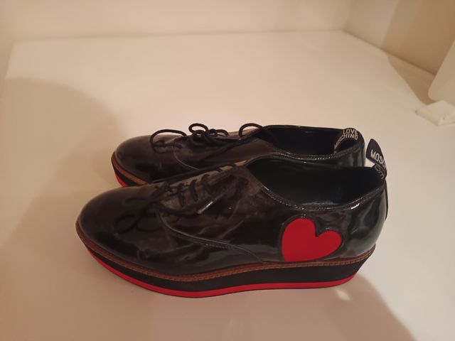 Scarpe Love Moschino nere con cuore rosso