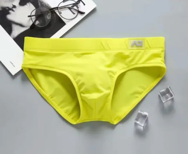 Bañador slips amarillo flúor