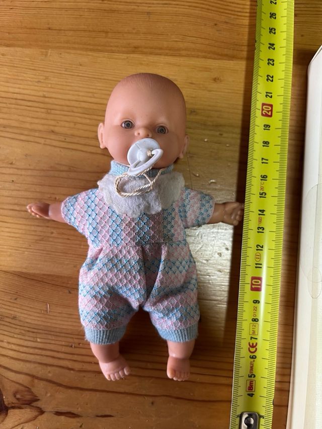 Lote de 3 muñecas de porcelana y 1 de goma