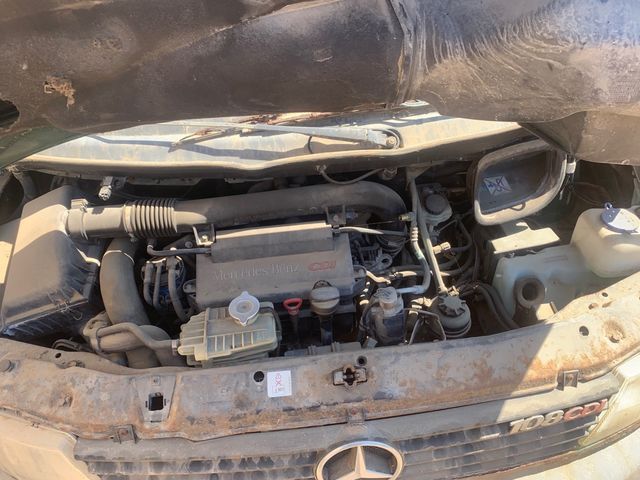 Pieza de furgoneta Mercedes Vito motor muy bueno 