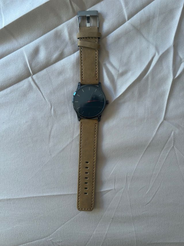 Reloj  dorado y negro