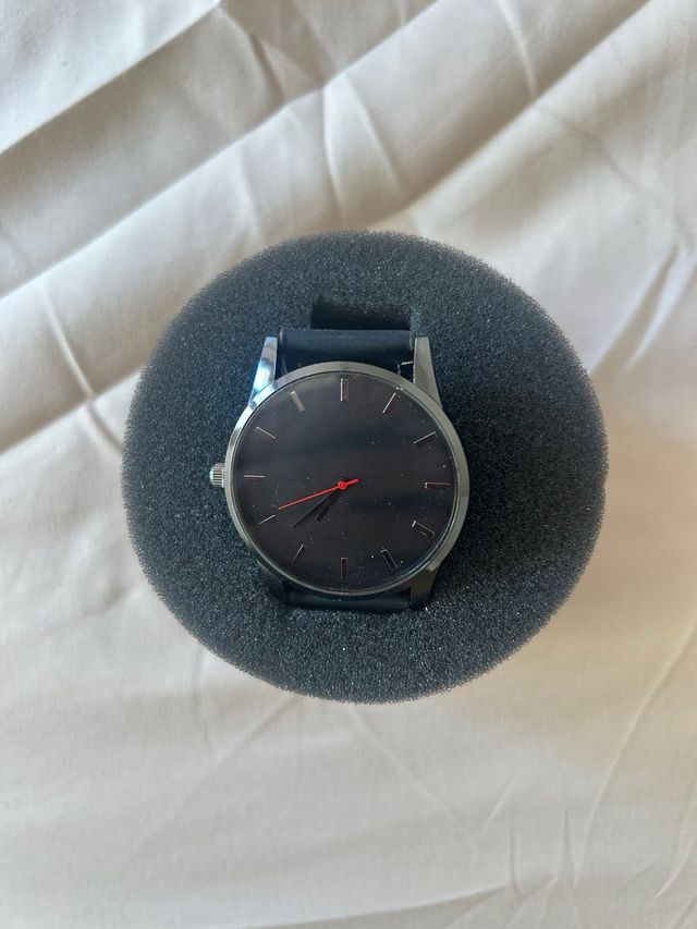 Reloj  dorado y negro