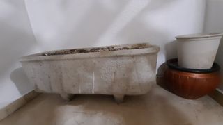 Jardinera de piedra y maceta