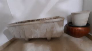 Jardinera de piedra y maceta