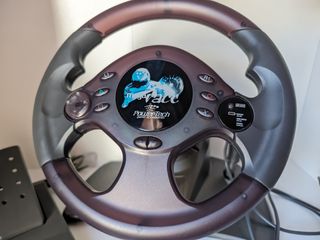 Volante PowerTech Mega Race PS1/PS2 con Pedali