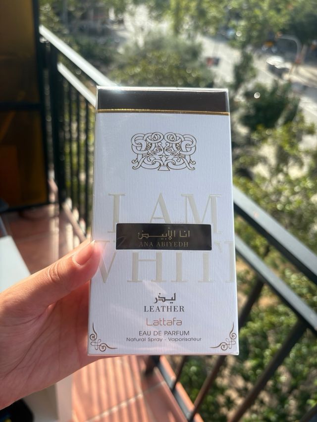 Perfume Lattafa Ana Abiyedh Leather Eau de Parfum