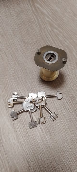 Bombín de puerta con 7 llaves