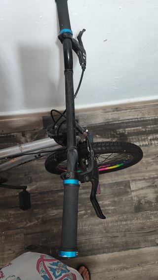 Bicicleta BMX plateada