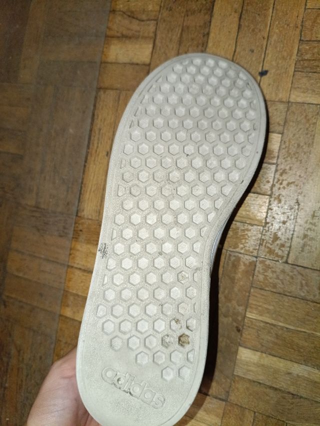 Zapatillas Adidas Blancas con Rayas Arcoíris