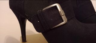 Tronchetto con tacco nero fibbia