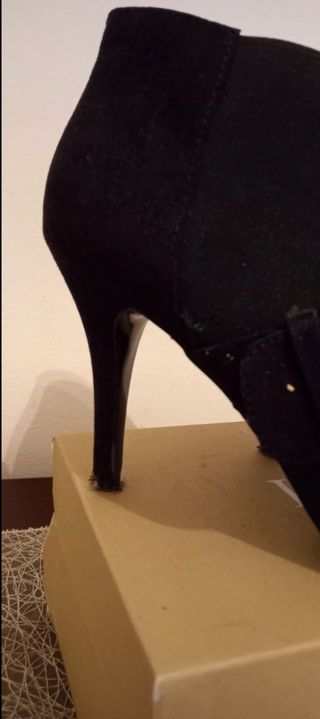 Tronchetto con tacco nero fibbia