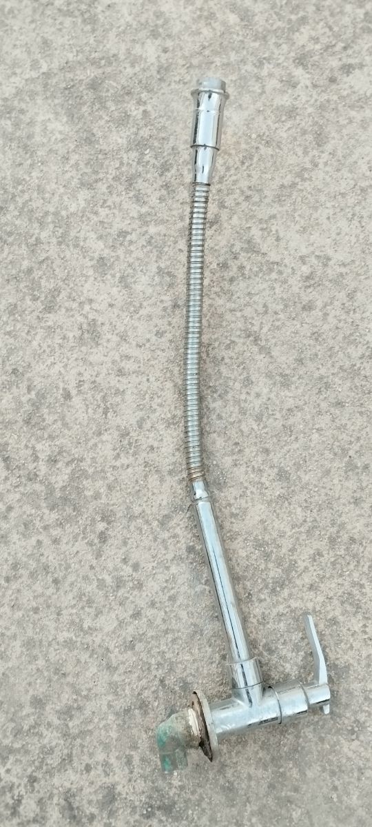 Rubinetto flessibile a maniglia singola