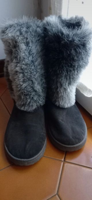 Stivaletti neri e grigi con pelliccia