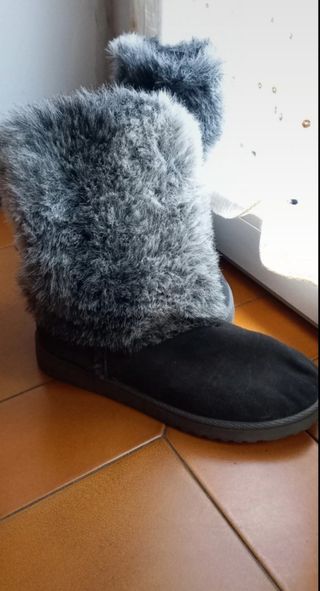 Stivaletti neri e grigi con pelliccia