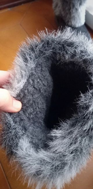 Stivaletti neri e grigi con pelliccia