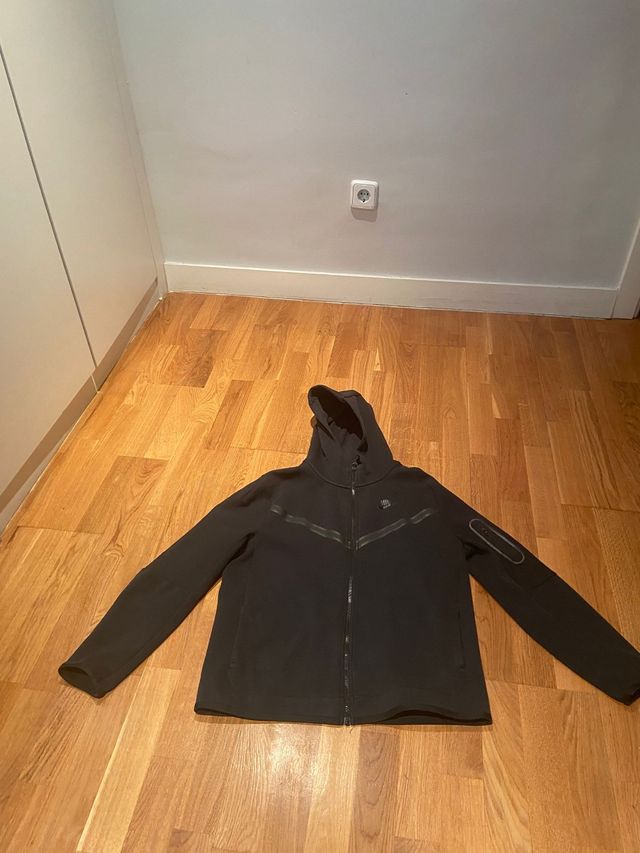 Nike Tech Fleece Negro