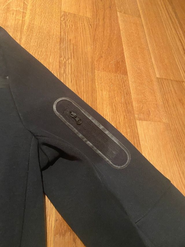 Nike Tech Fleece Negro