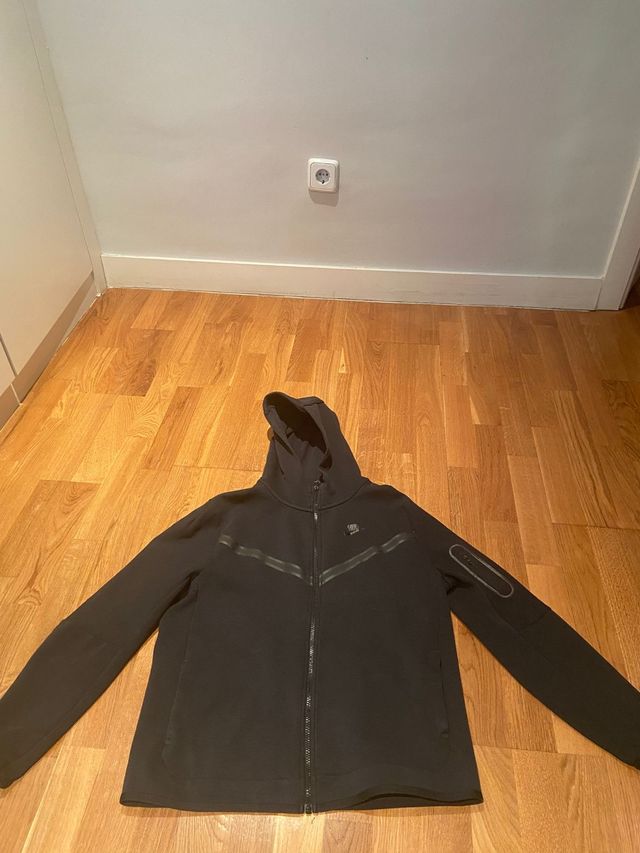 Nike Tech Fleece Negro