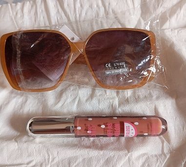 GAFAS DE SOL Y GLOSS PERMANENTE