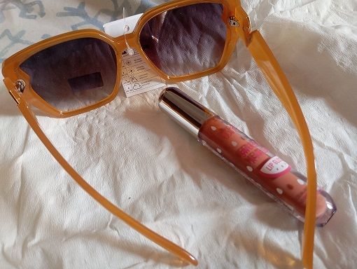 GAFAS DE SOL Y GLOSS PERMANENTE