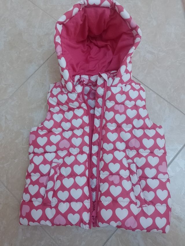 Piumino smanicato bambina con cuori