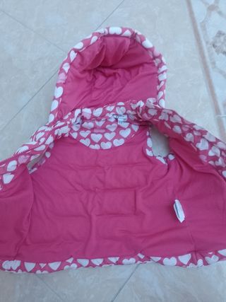 Piumino smanicato bambina con cuori