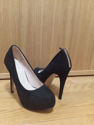 Zapatos de tacón fino negros