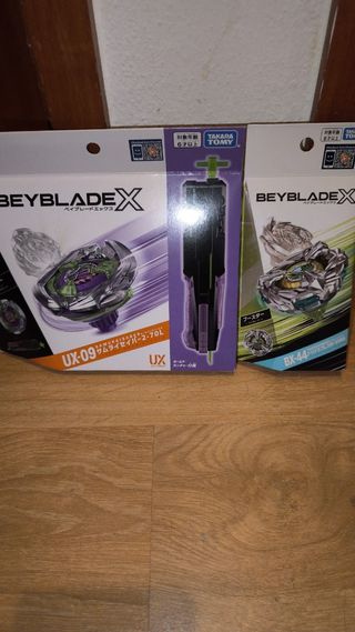 Beyblade X Bundle Samurai Saber & Tricera Press