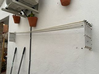 Tendedero plegable de metal blanco