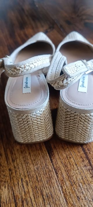 Zapatos destalonados Stradivarius beige