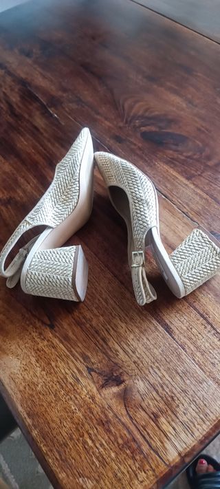 Zapatos destalonados Stradivarius beige