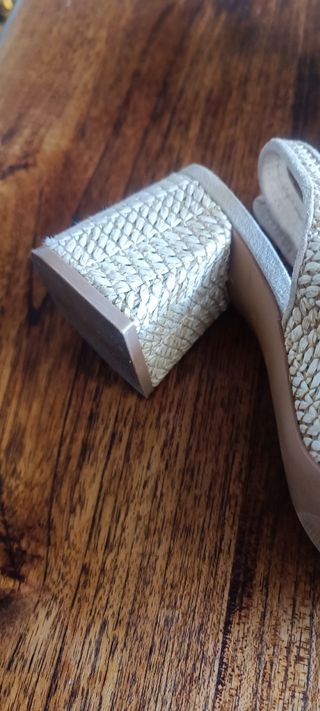 Zapatos destalonados Stradivarius beige