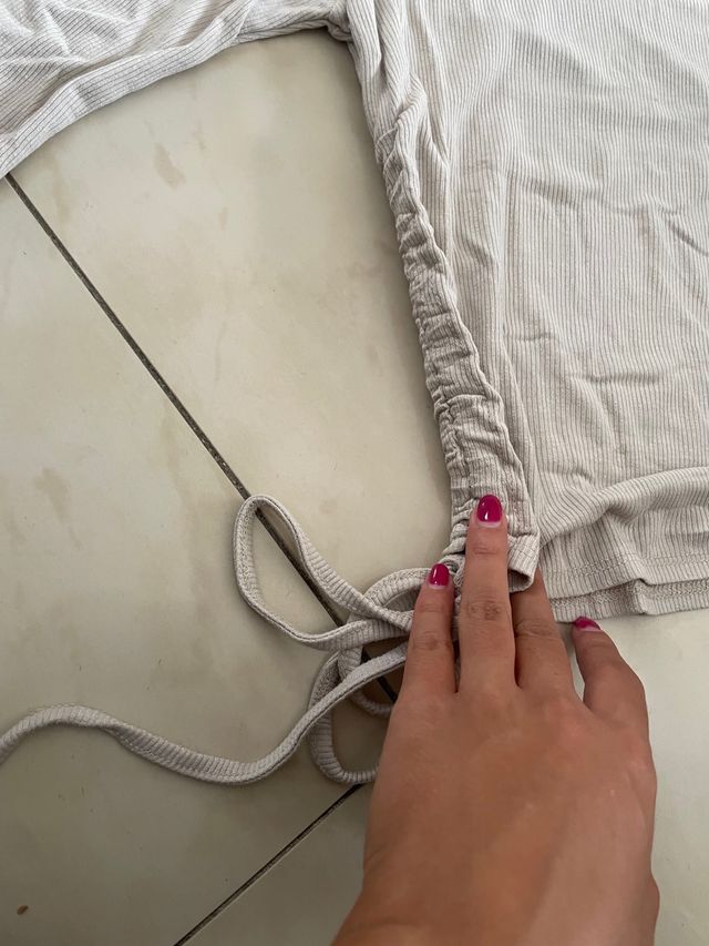 Maglia manica lunga con lacci beige