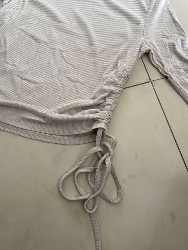 Maglia manica lunga con lacci beige