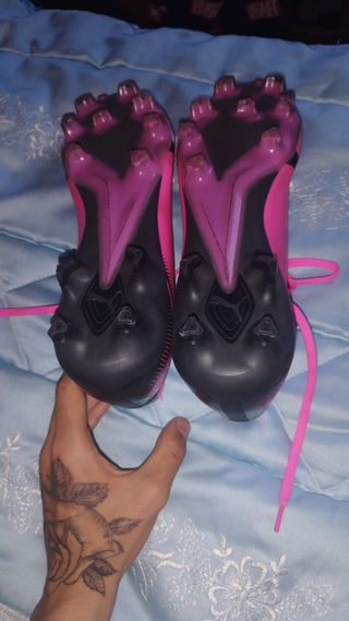 Botas de fútbol rosas talla 44,5