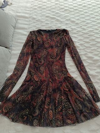 Vestido estampado mangas transparentes