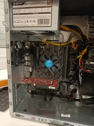 PC Intel Core i5 8400 16GB R7 430 2gb Negro