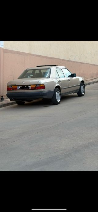 Mercedes-Benz W124 1986