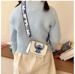 Cartera monedero de piel de Stitch de Disney.