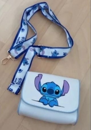 Cartera monedero de piel de Stitch de Disney.