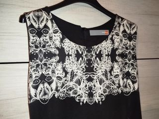 Vestito nero con fantasia bianca