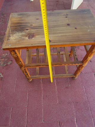 Mesa auxiliar de madera