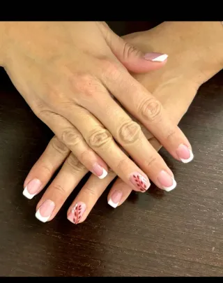Te ofrezco mis servicios como manicurista 
