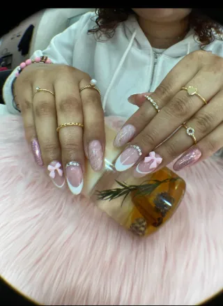 Te ofrezco mis servicios como manicurista 