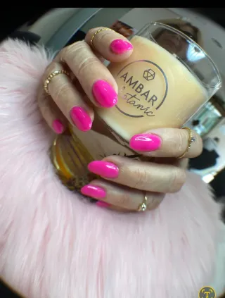 Te ofrezco mis servicios como manicurista 