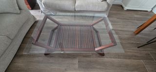 Mesa de centro de madera y cristal