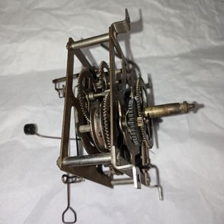 Macchinari antichi per orologi a cucù