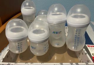 Caja con Biberones, 2 tetinas y 4 bolsas de estere