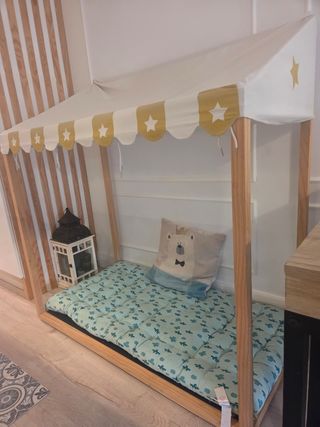 Recoger en Miami platja. Cama Montessori de madera